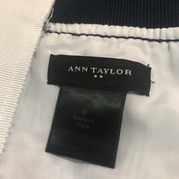 ANN TAYLOR SZ 8 lined lace cutout pencil skirt - Picture 4 of 7